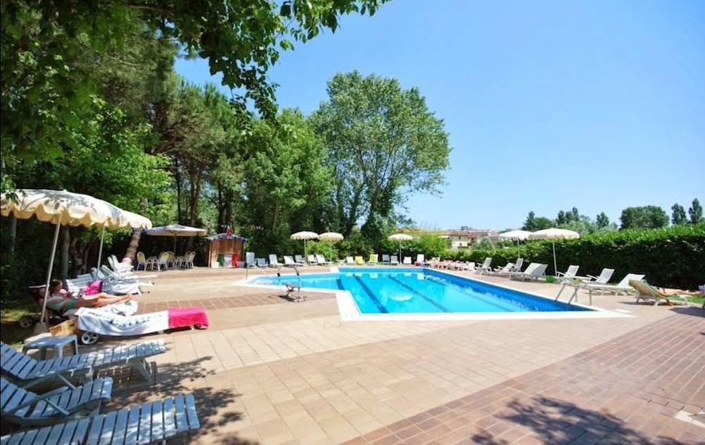 Hotel Plutone Червия Экстерьер фото