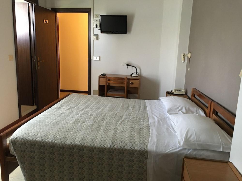 Hotel Plutone Червия Экстерьер фото