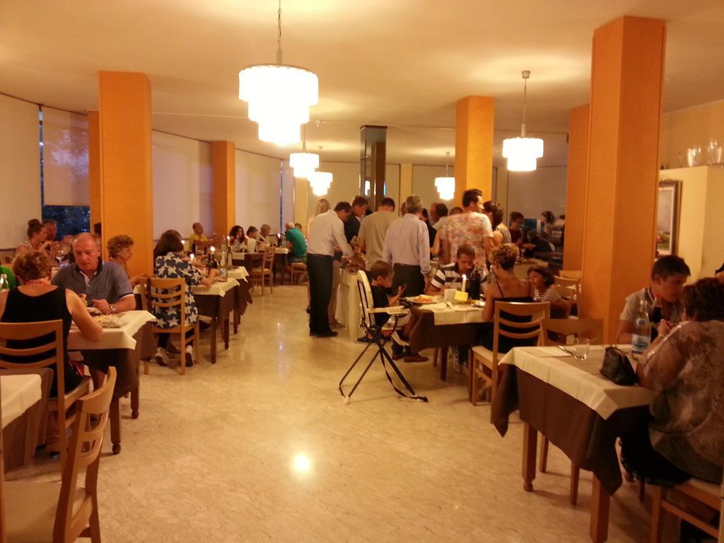 Hotel Plutone Червия Экстерьер фото