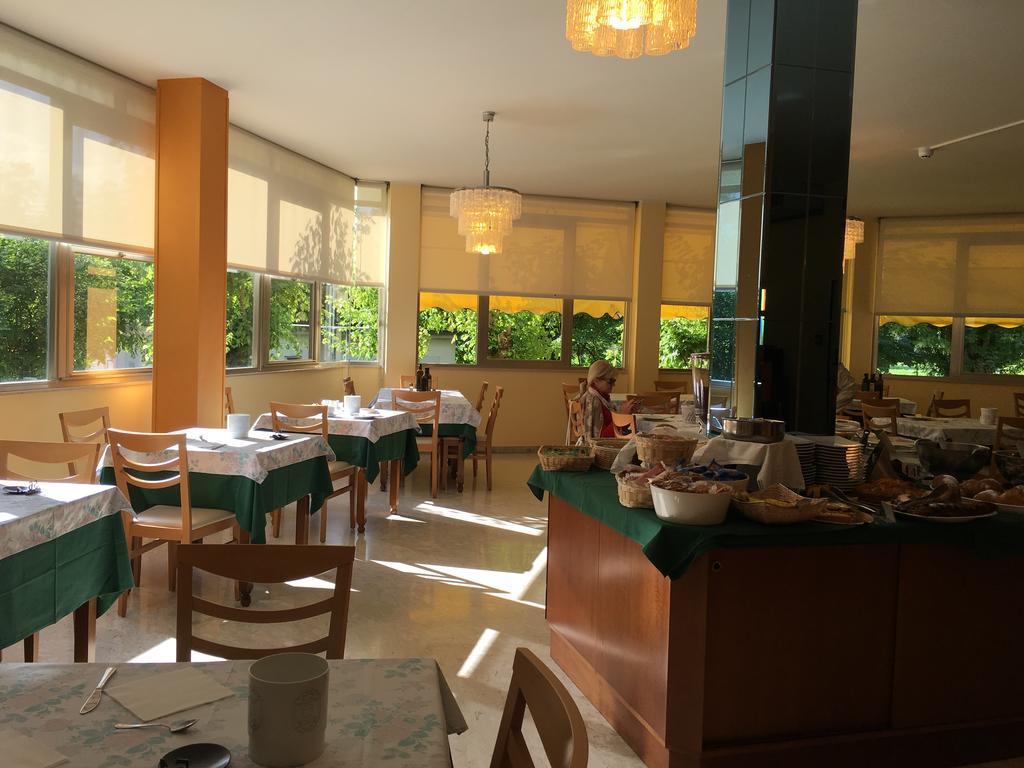 Hotel Plutone Червия Экстерьер фото